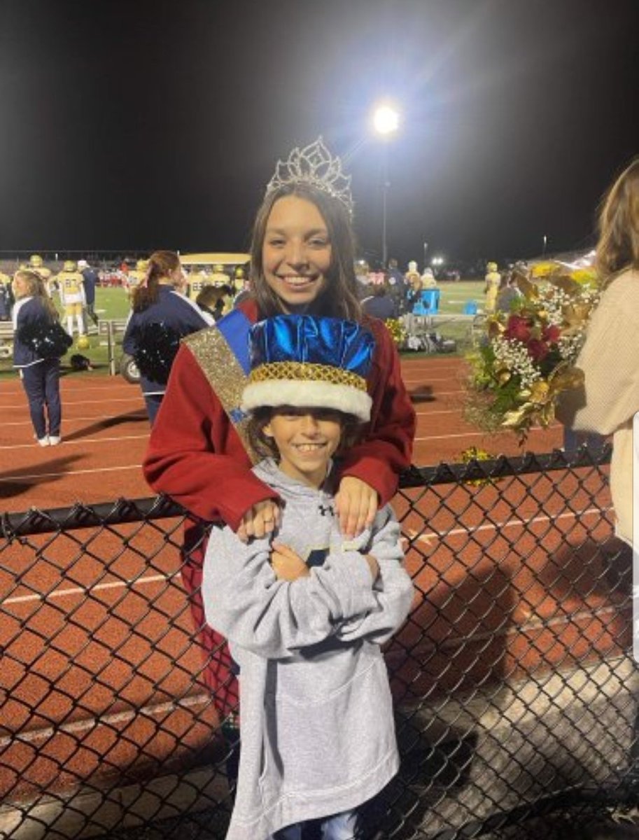 _GabrielArena_'s tweet photo. Secured the Queen👸, Locked down the Crown🤴, and Caught a TEAM DUB  ! 1-0 🔥🔥🔥🔥🔥🥇#PlayOffsINBound #McDevittFootballFamily https://t.co/ixrSe0zasw