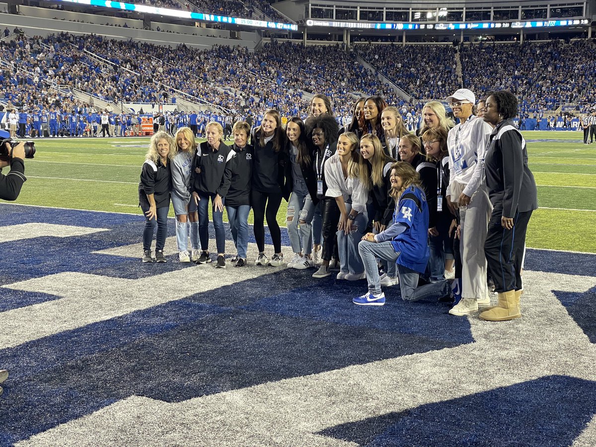 Welcome back to Lexington! 💙

Several members of the #UKTop50 were honored last night at Big Blue Madness and again tonight, inside Kroger Field 👏