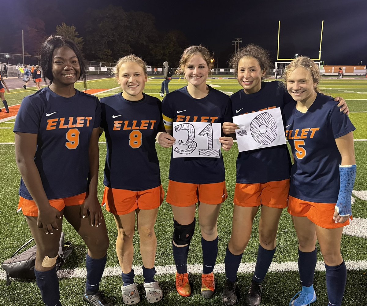 ElletSoccerFam's tweet photo. Our seniors finish their high school career with a perfect record of 31-0 at home!!! Our team has never lost on our beautiful turf field that was financed by the Cleveland Browns. 31 STRAIGHT HOME WINS IS CRAZY!!! https://t.co/EhVkBjPXdd