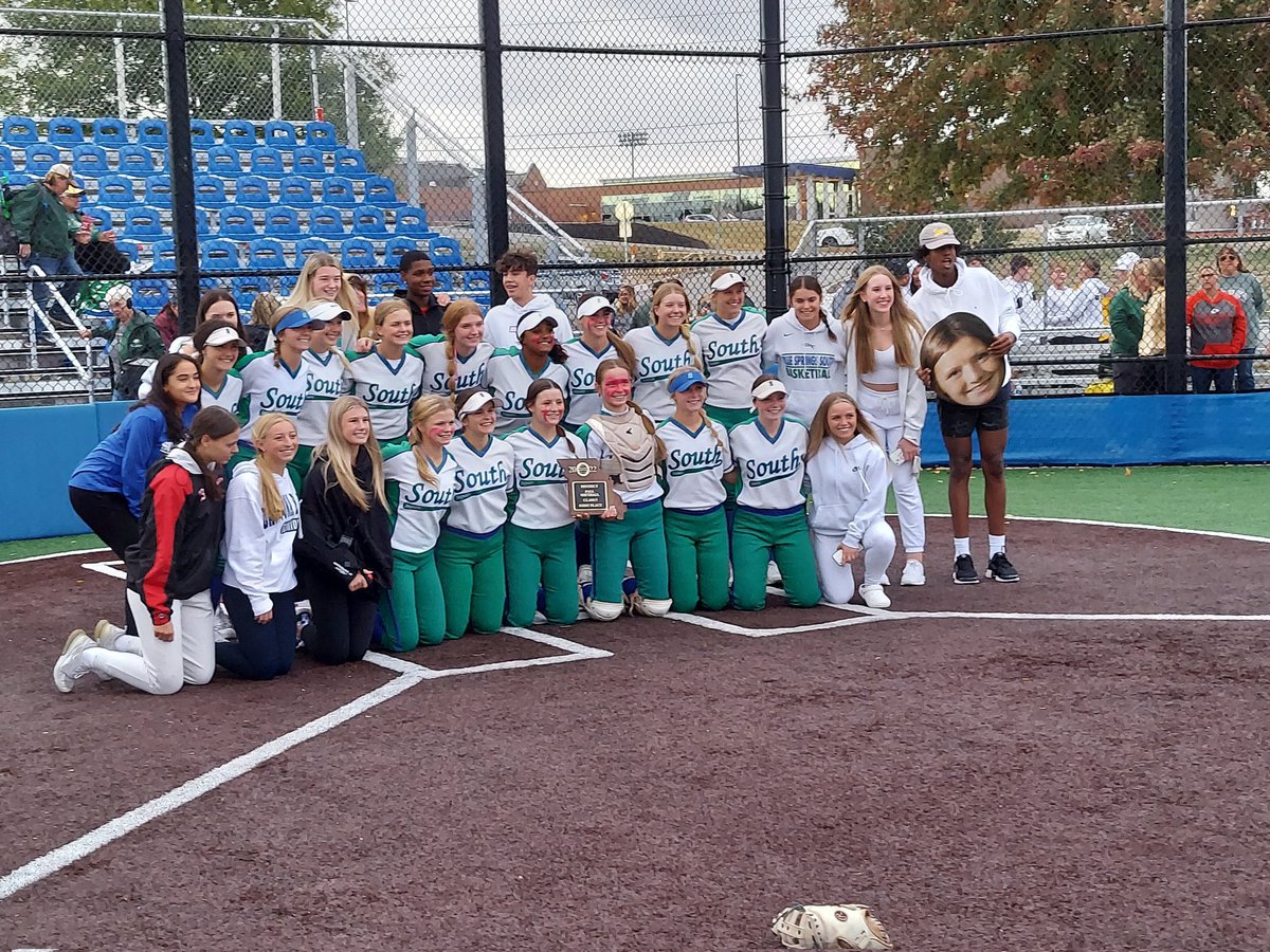 MaddyDuvall3's tweet photo. DISTRICT CHAMPS!!! Beyond proud of this team. So blessed to earn another day with these girls. #ssdiff 🐆💙@BSSJagsSoftball https://t.co/f6ORN0OeJU