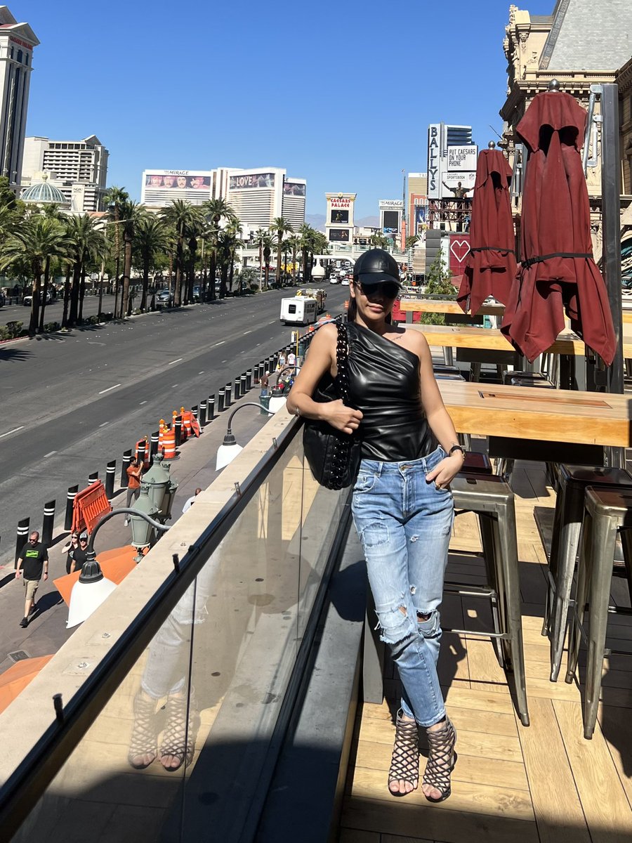 tiff_realty's tweet photo. Overlooking the Las Vegas Strip, BEER PARK at Paris Las Vegas is home to the delicious Chile Verde Nachos. #lasvegas #lasvegasstrip #lasvegasblvd #lasvegasfood #beerpark #beerparklv #nachos #realtor #realtors #realestateagent #realestateagents #realestatelife #realtorstyle https://t.co/j4OjcHURXP