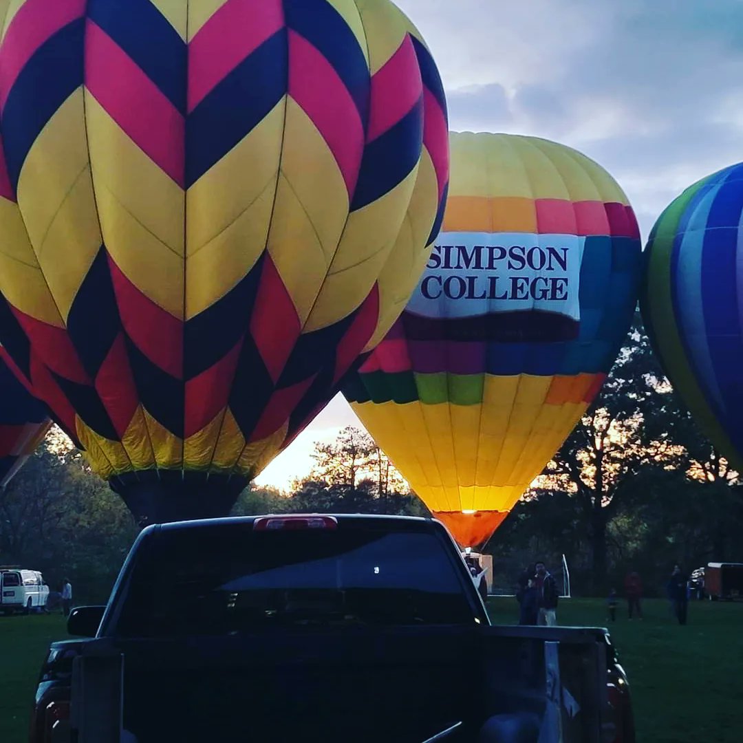 nballoonclassic's tweet photo. Nite Glow at @SimpsonCollege homecoming is beautiful as always. Thank you for the warm welcome City of Indianola #thinkindianolafirst! https://t.co/ZiqWiShGxH