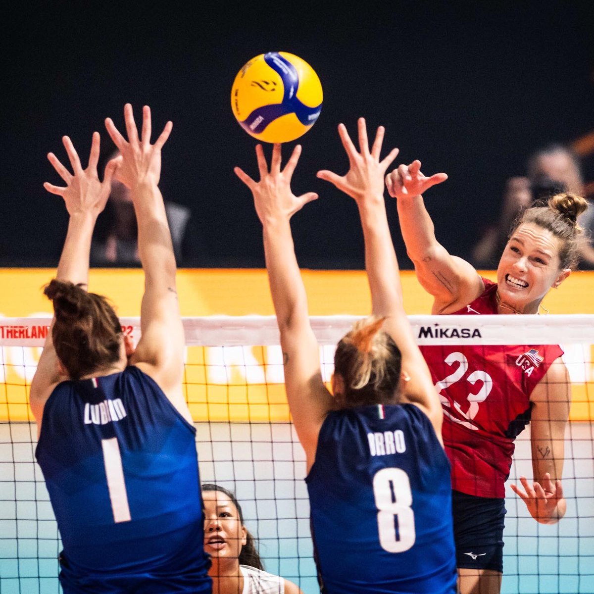 USA 🇺🇸 4th place at Women’s World Championship USA 🇺🇸 lost the bronze medal match to Italy 🇮🇹 3-0 (25-20, 25-15, 27-25) 📸 @volleyballworld #norceca #volleyball #wwch2022 #electrifying2022
