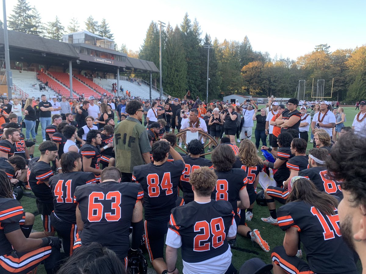 Lewis & Clark Football tweet media