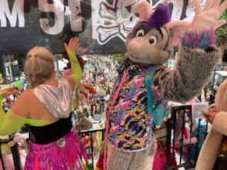 DogpatchPress's tweet image. At @HowWeirdSF right now 
🐾🐾🐾🐾🐾🐾🐾🐾🐾