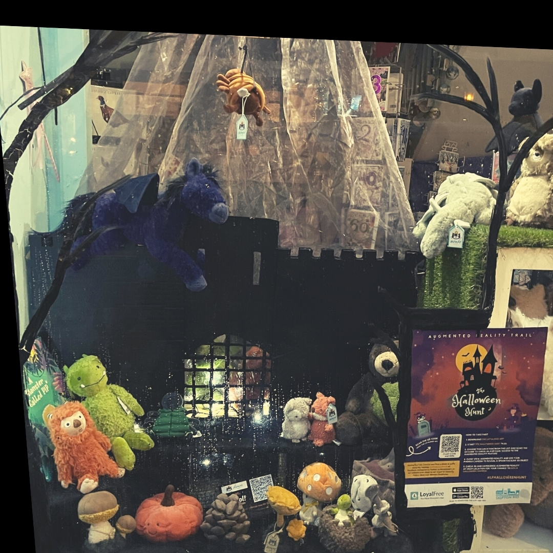 CoolInSkipton's tweet photo. My #Halloween window display all ready for the #HalloweenHunt. I do love Halloween #lfhalloweenhunt #VisitSkipton #halloween #loyalfree #welcometoskipton #halloweenjellycat #jellycatdisplay #jellycat  #halloweencompetition #shopskipton #skipton #halloweenfun #windowdisplays https://t.co/fcn2rgwBAk