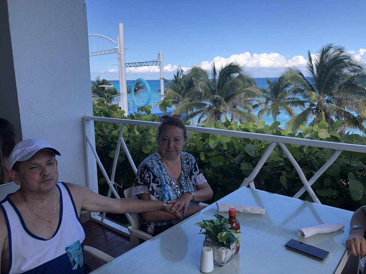 El_HomarGarcia's tweet photo. I missed them so much!

After almost 3 years (thank you, Covid 😑), I’m so glad to finally see them and hug them.

The hard part is having to say goodbye again… 

Gracias a todos! 🥰💪🏻

#Mexico #Cancun #CDMX
#Family #Friends #Changa
#ScrewYouCovid https://t.co/OLBwrFuFn2