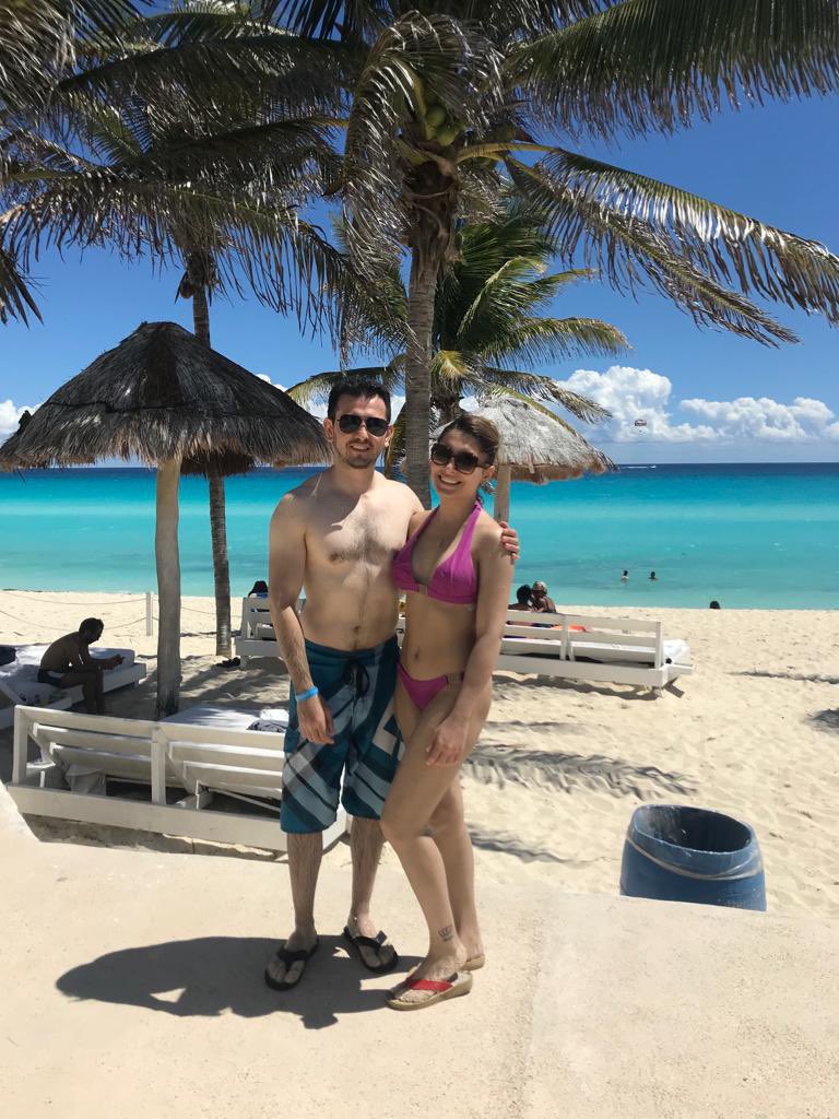 El_HomarGarcia's tweet photo. I missed them so much!

After almost 3 years (thank you, Covid 😑), I’m so glad to finally see them and hug them.

The hard part is having to say goodbye again… 

Gracias a todos! 🥰💪🏻

#Mexico #Cancun #CDMX
#Family #Friends #Changa
#ScrewYouCovid https://t.co/OLBwrFuFn2