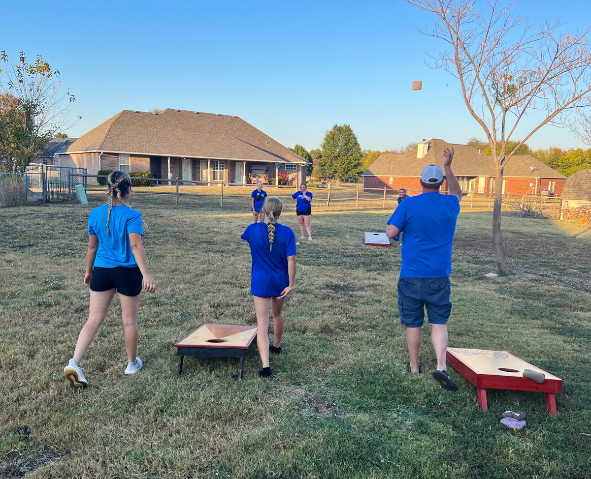 Huge thanks to Coach DuBose’s parents for hosting family taco night at their house after our game!! #Fall2022 #RollCougs 🥎🐾