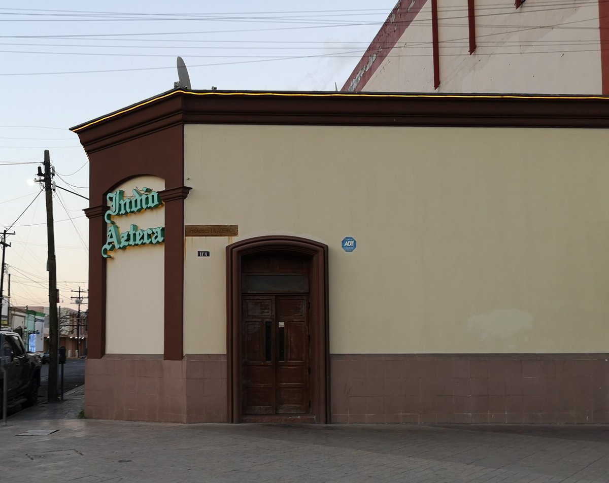 vicentegtz's tweet photo. Pues ya llegamos a la famosa ( y ahora polémica), cantina de #Monterrey #IndioAzteca https://t.co/e3XpnTpkoQ