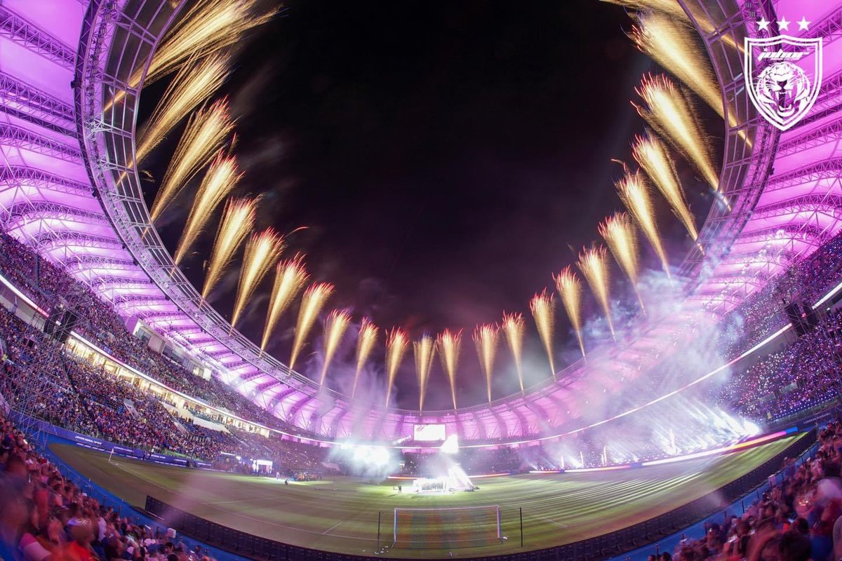 We lit the skies with fireworks to mark a glorious year for Johor! 🎆

More photos at m.facebook.com/story.php?stor…

#thePioneersJDT
#theNINTH
#TripleHattrick
#WinnersCircle
#JDTFamily
#LuaskanKuasamuJohor