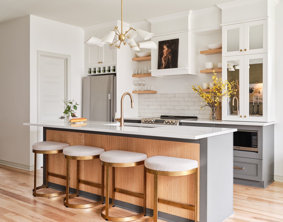 Production kitchen, 201-250 sq. ft., is won by <a href="/kinkadedesign/">Sonya Kinkade</a> &amp; <a href="/TamarackHomes/">Tamarack Homes</a> for the Hudson townhome at Findlay Creek — symmetrical with design details like a custom hood and glass-panelled cabinets
#GOHBAawards