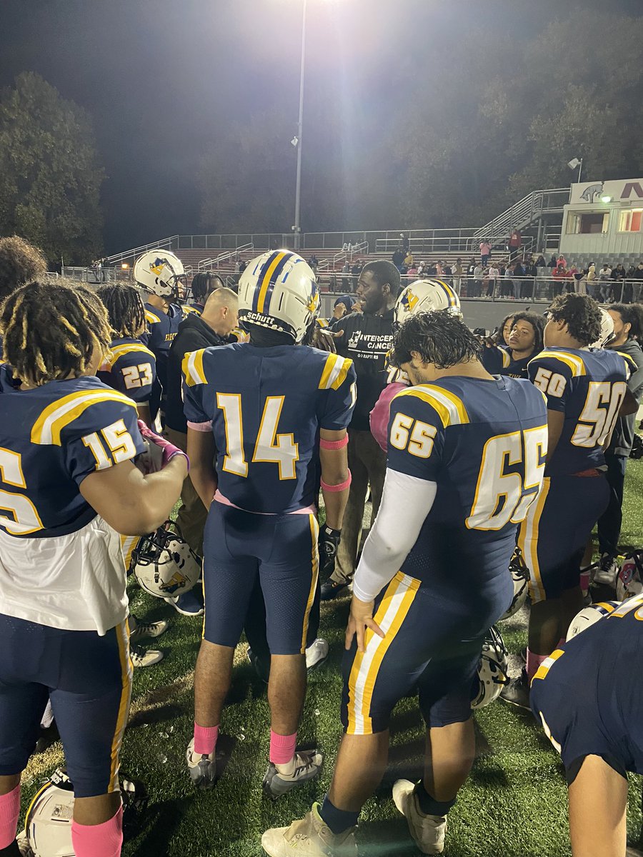 CoachLo3's tweet photo. The @EEACSFootball Raptors back in the win column with a 28-0 shut out against 5-1 Belmont Charter. 

Defense came to play tonight and the big dawgs ATE 😤

INTs from @Kris_Cruz12 @Emery235 , that man @AnthonyJRoman23 ran the ball like a dude possessed!

So many contributors 💪🏽 https://t.co/3rw0223JEE