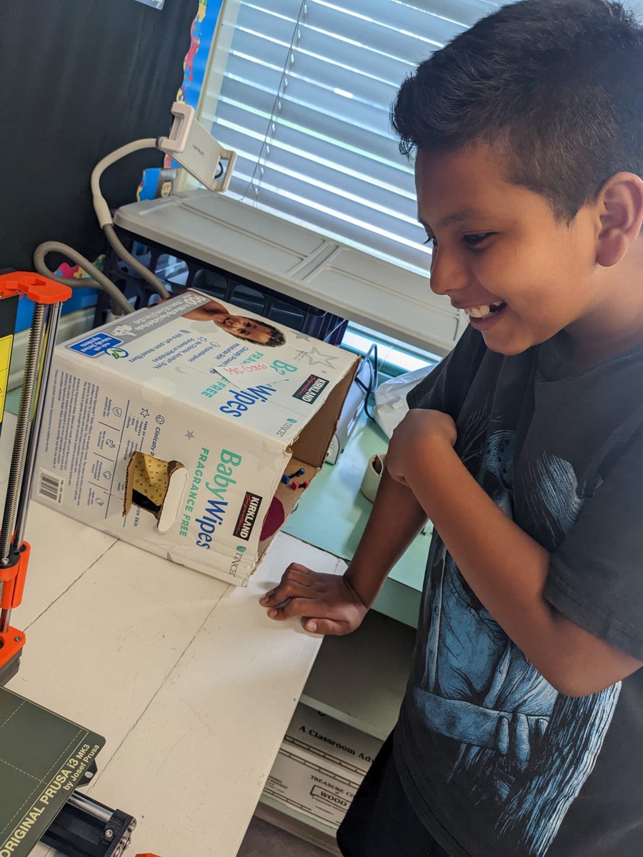 EPFosterSTEM's tweet photo. #Perseverance #STEM Congrats to Ivan, 4th grade Bear 🐻! He independently worked on this project for over a week during his recess! #Makers #opportunities #STEMculture @SchoolVentura https://t.co/YAS8JqmUR4