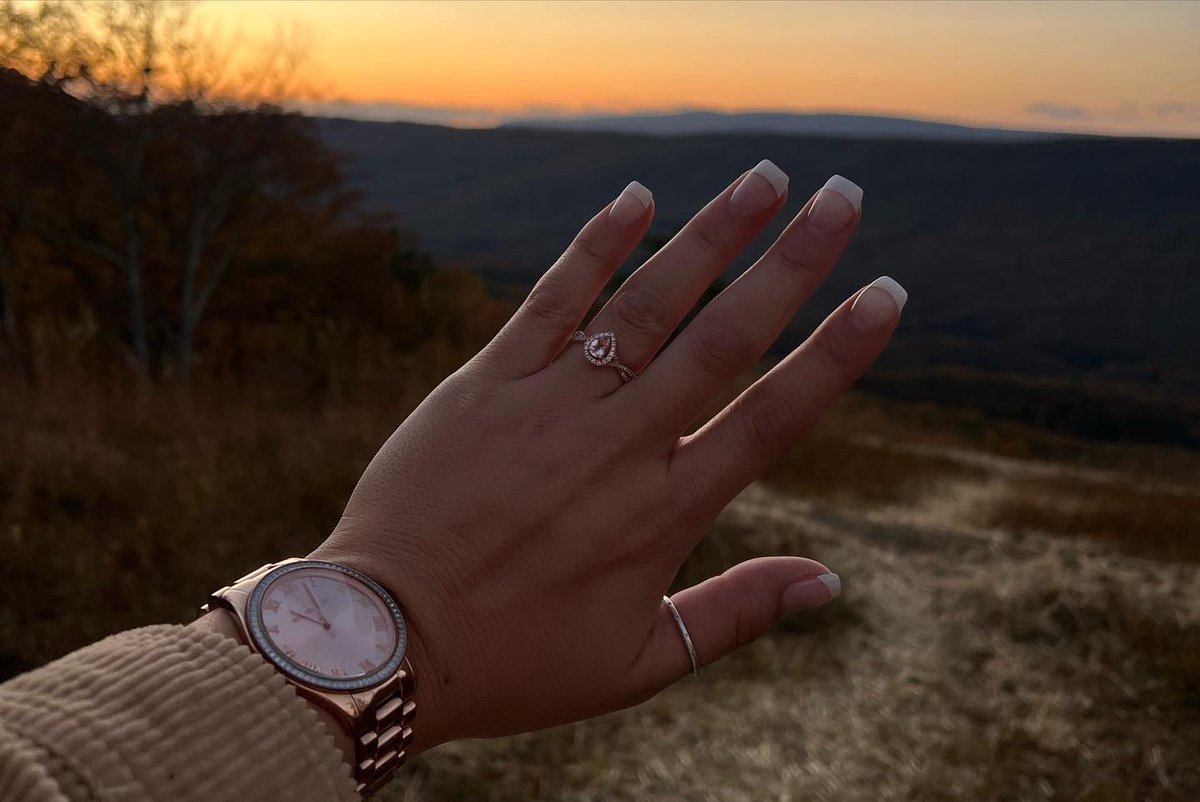 _keelsss_'s tweet photo. 10.15.22🥂 FIANCÉ❤️ https://t.co/v5rXpX0C3p