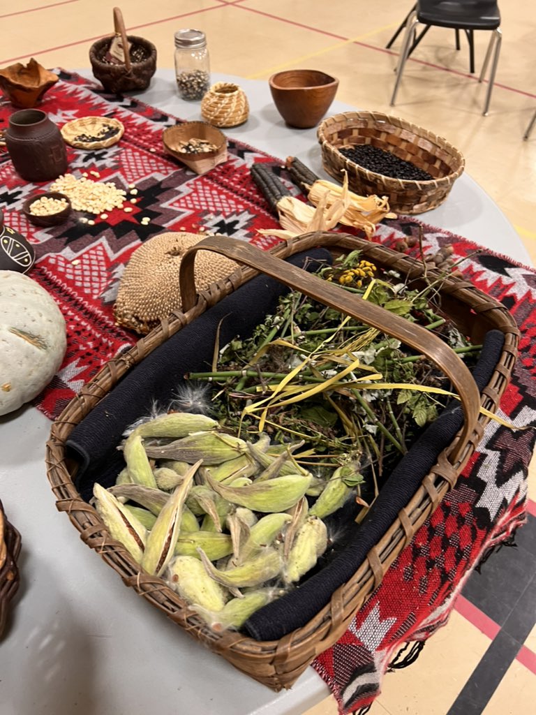 J_J_Martin_'s tweet photo. Today at Eelūnaapèewii Lahkèewiit, @overtimendn gave a rousing and exciting talk about food sovereignty that benefits everyone. Thank you, Celeste! #heritagecircle #lenape #delawarenation https://t.co/WgEpepYHHn
