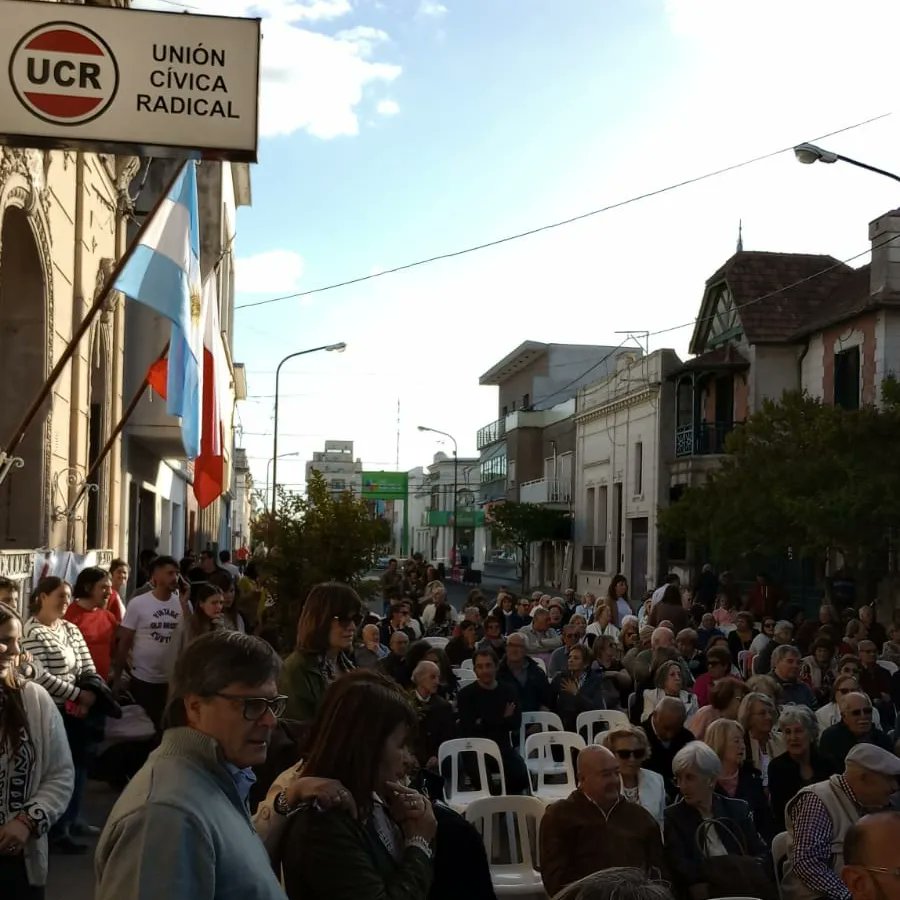 ucrazuloficial's tweet photo. 📷 del acto de reconocimiento a afiliados y afiliadas de más de 50 años. Gracias por participar! 🙌🏼
#reconocimiento #50años #afiliados #medallas #ucrnacional #unirygobernar #ucr #ucrazul #ciudaddeazul #uncambioradical #democracia #libertad #argentina #radicalismo https://t.co/AkqQvMz9MA