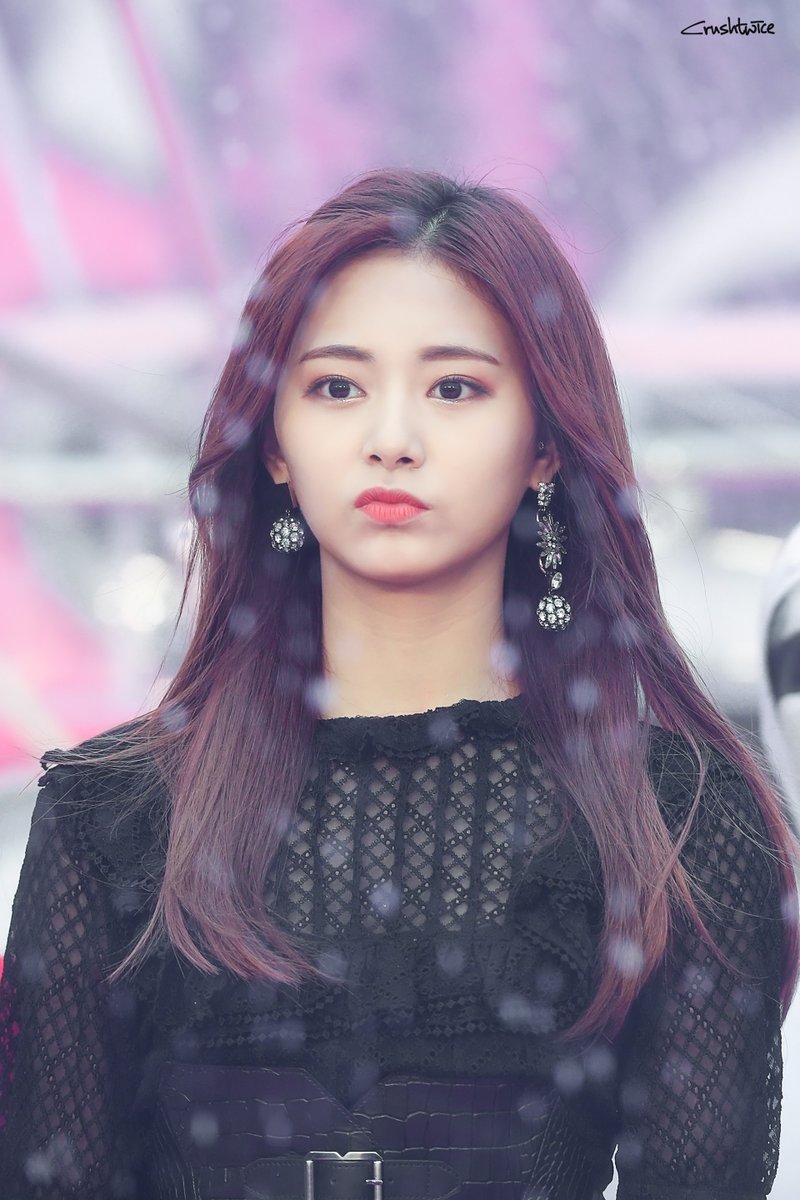 miyuonceT's tweet photo. 美人すぎて・・・・

お、、オトケ、、、

  #TWICE https://t.co/dxBOlrrUSF