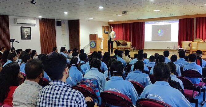 RSC_Dehradun's tweet photo. 8th lecture under Uttarakhand@25 lecture series organized by RSC 

Under its Uttarakhand@25 lecture series, RSC Dehradun organized an interactive lecture of Dr Arijit Roy on 8th October, https://t.co/eSUwOzKvlf