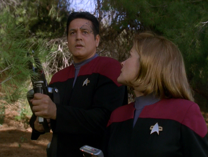 LeilaMShirley1's tweet photo. #30DaysofJC  Day 15 Away Mission  There are not very many episodes....I would pick Memorial, another one of my favorite Voyager episodes.  It has a good amount of Chakotay in it....and of course good interactions between Janeway and Chakotay https://t.co/Pskn15ESaH