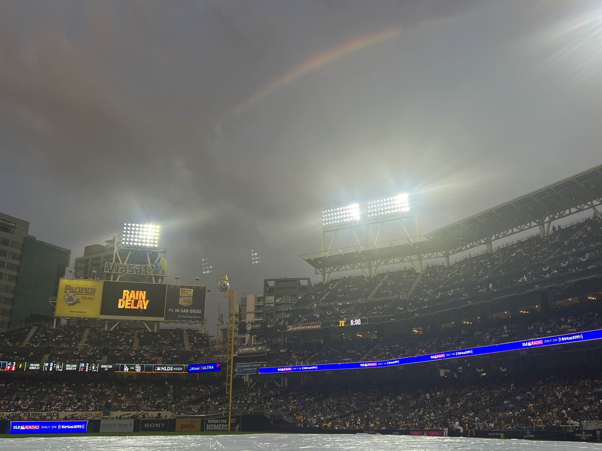 NicoleChayet's tweet photo. Vin is that you? 🌈 #WinForVin #Dodgers #NLDS https://t.co/HEmtgsihUE