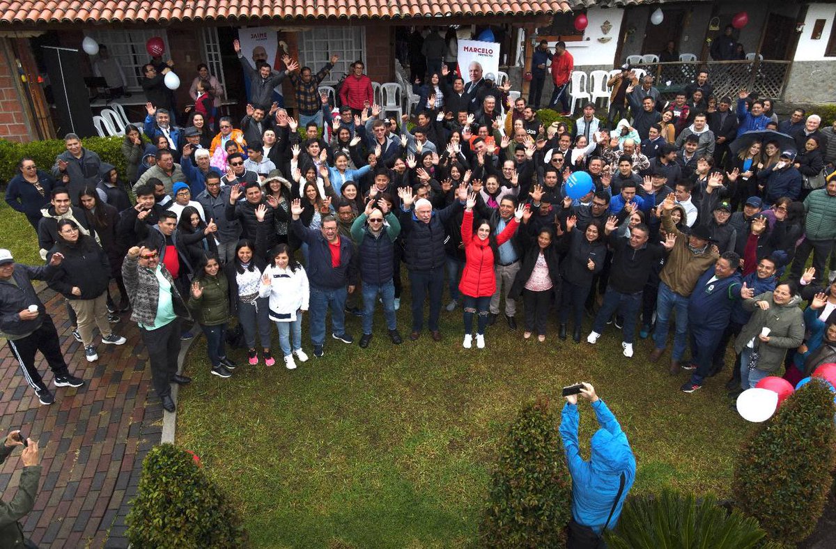 💙❤️💪🏻 ¡Esta es la gran familia que conforma Azuay Primero! Un grupo humano de calidad que trabaja en su día a día por el bienestar de los azuayos y azuayas. Qué privilegio compartir ideales y sumar esfuerzos junto a estas personas. 

<a href="/CamilaCondeO/">Camila Conde Ochoa</a> <a href="/JaimeMoreno_M/">Jaime Moreno Martínez</a>
