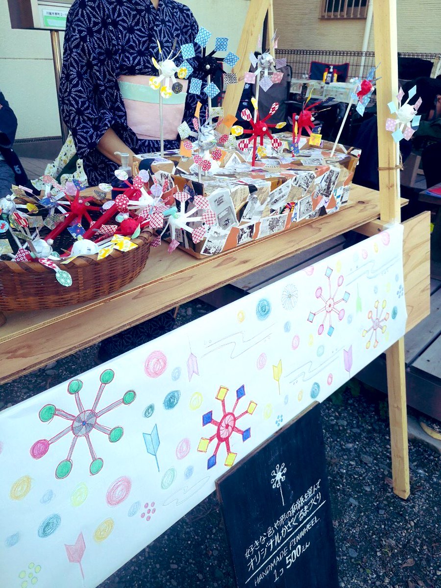 ellfy0401's tweet photo. 1日目のイベント無事終わりました。
屋台を作って、ライトアップも💕
ウッドデッキにはイートイン&
ワークショップスペース。
沢山の人に風車作りを
体験して貰えました🥰
#川越祭り2022
#conote
#風車 https://t.co/JfOjtHnm57