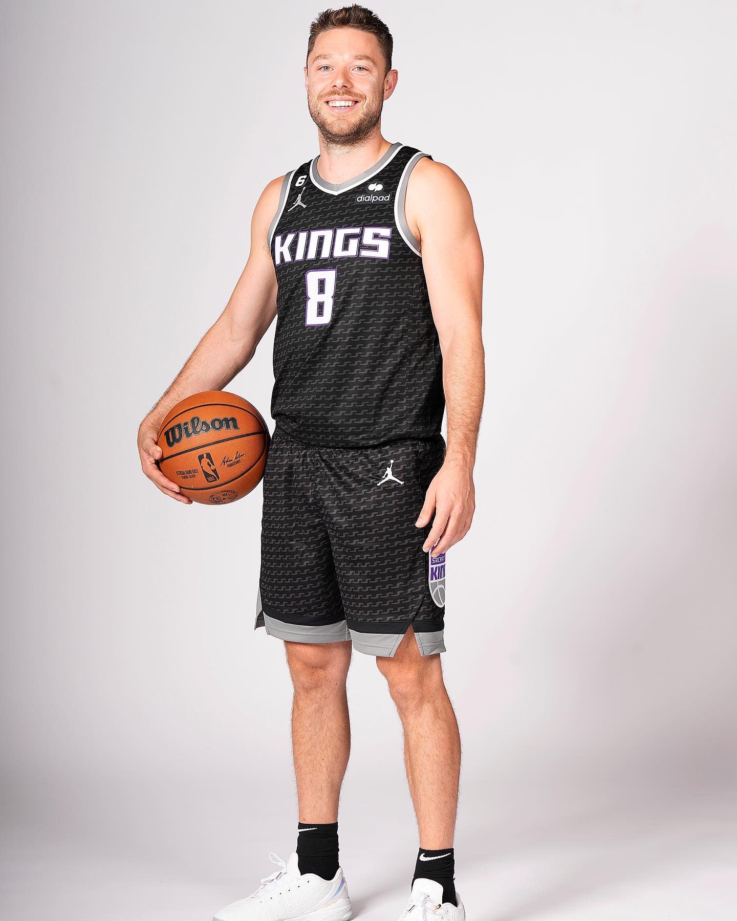 Matthew Dellavedova on X: Joined forces with the @sacramentokings ! 👍   / X