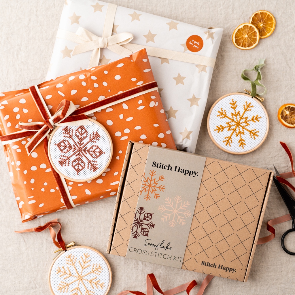 StitchHappy3's tweet photo. 🍂 If you feel Autumn is closing in &amp; you fancy doing a bit of crafting while you cozy up on these chilly evenings, try our Snowflake Cross Stitch Kits.
#crossstitch #crossstitchkits #christmascrafts #christmascraftkit #snowflake #snowflakes #gifttoppers #diychristmasdecorations https://t.co/O2PC4b3zQB
