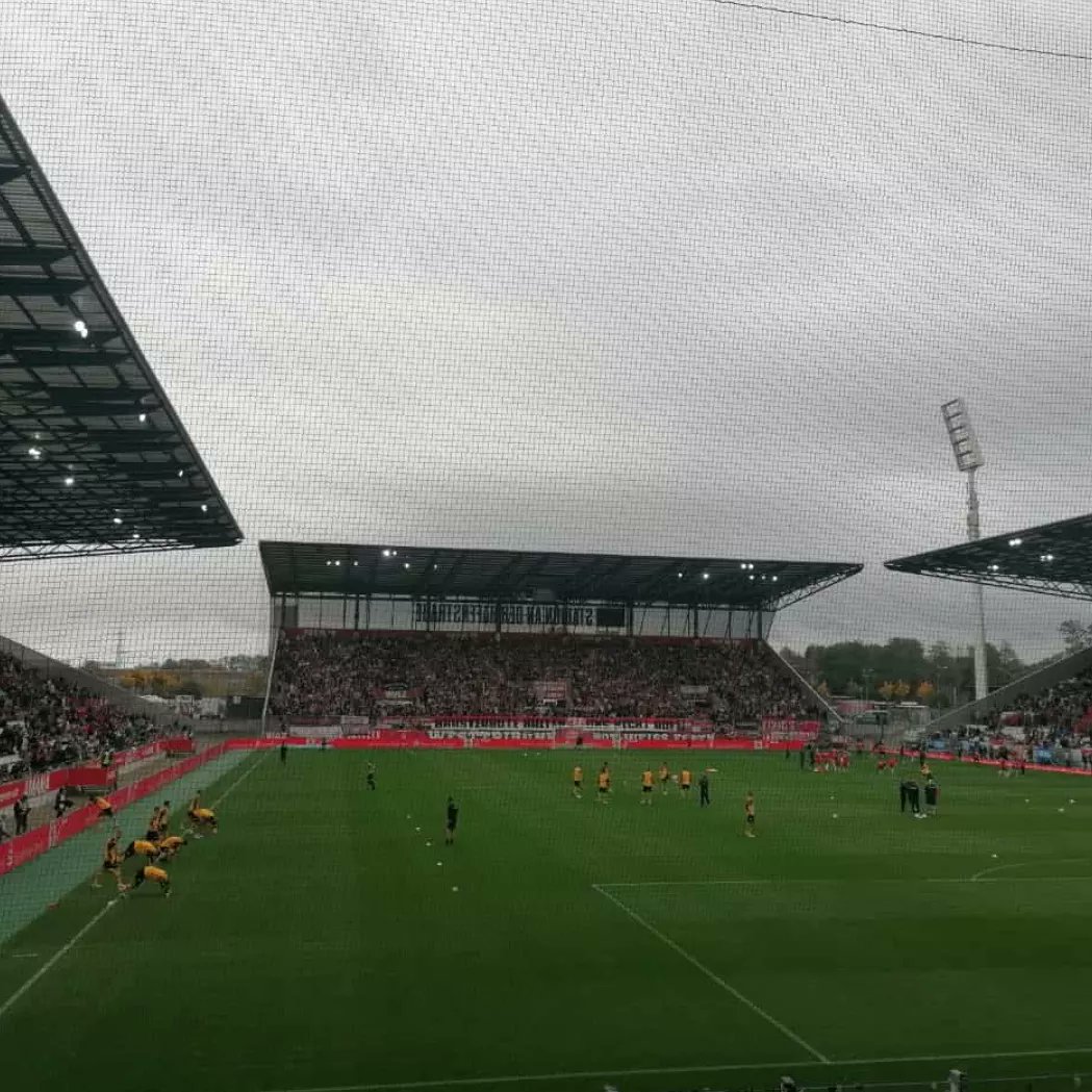 FreitalonTour's tweet photo. ESSEN VS SGD 1:1
LIGA 3
Z: 18300
Was willste machen.. #sgd1953 #ftlot #ud #ultrasdynamo #HaltlosFreital🔥🍻 #away #essen #rwe #rwesgd #liga3 #fightergirl #tina #immermituns #fuckcancer Shot by Schneidi https://t.co/wTFGUyzE3Z
