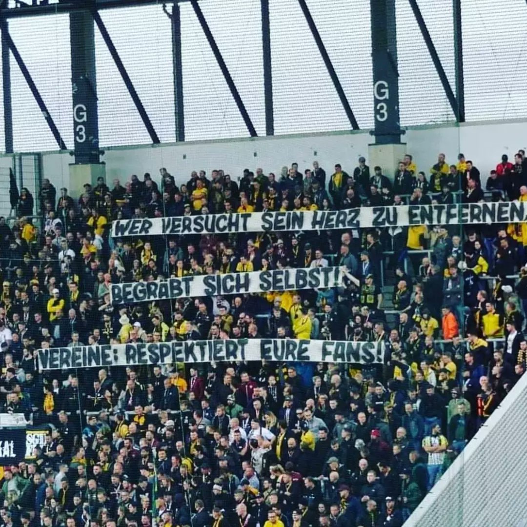 FreitalonTour's tweet photo. ESSEN VS SGD 1:1
LIGA 3
Z: 18300
Was willste machen.. #sgd1953 #ftlot #ud #ultrasdynamo #HaltlosFreital🔥🍻 #away #essen #rwe #rwesgd #liga3 #fightergirl #tina #immermituns #fuckcancer Shot by Schneidi https://t.co/wTFGUyzE3Z