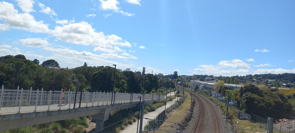pshemK's tweet photo. It was a lovely day today and I decided to explore Auckland on a bike (and a bit by train). First I rode along the NW and SW to Onehunga. https://t.co/TKbBUzOIE9