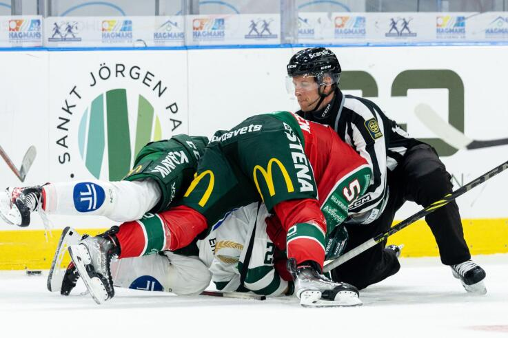 VFSPORTEN's tweet photo. Efter Åslund-attacken – Frölundaforwarden anmäls till Disciplinnämnden och sågas av egna tränare

"Tappade huvudet totalt”

#fbkse 

https://t.co/YzccbZ7i3A https://t.co/SQObSDtiXi