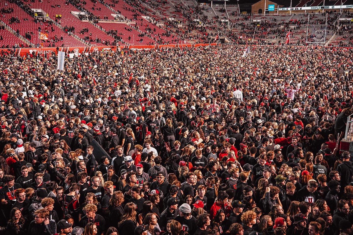 utahathletics's tweet photo. Good night from Rice-Eccles!

#GoUtes https://t.co/Mzo7NDRaPJ