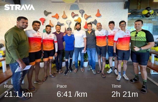 njbilimoria's tweet photo. Morning run 21 km from home for opening #new #CicloCafe  at #Uthandi.. #ECR..  Ashish many Congratulations @ashthad  to you and team Ciclo ✨ Good meeting cycling buddies, brother @arya_offl  and team Jammy 🤗🤗 ☕️  🍔 🌿🧇🧀🍳🍔🍕🥪🥖🍦🧁 💐💐 https://t.co/11zfzt1Yr0