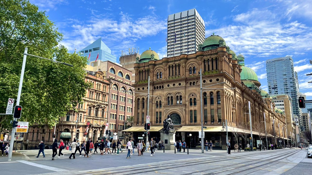 RettaCS's tweet photo. When in Sydney https://t.co/bbMg2YJev6