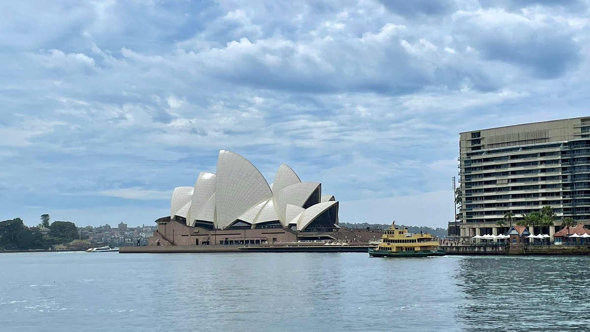 RettaCS's tweet photo. When in Sydney https://t.co/bbMg2YJev6