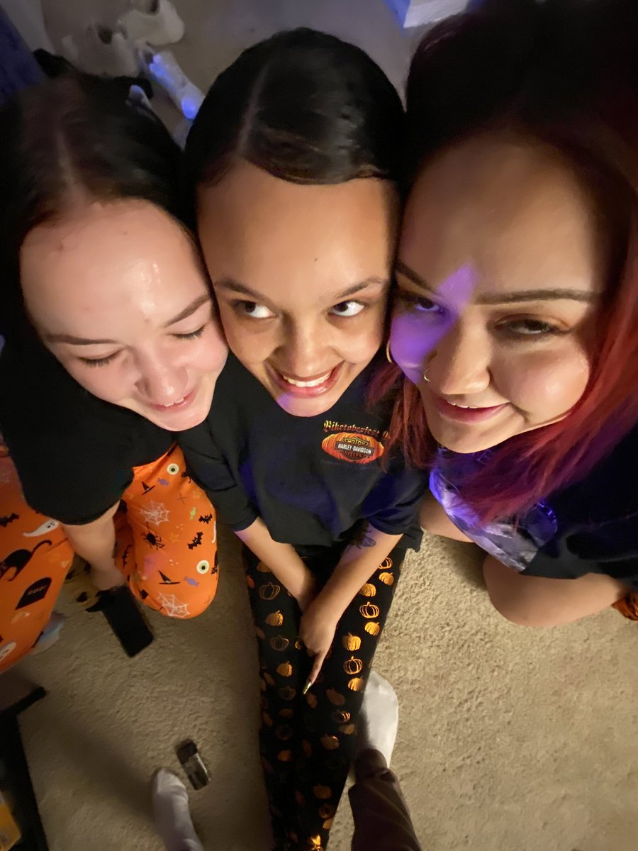 zariahshanell's tweet photo. 3 pretty best friends https://t.co/fufVUZZqHb
