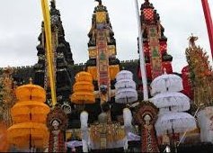 Jelantik5's tweet photo. @mx00711 @Matahari_tmr @bali_mus @Ajiek_Dewa78 @daunsirih5 Dari Dieng, kemudian Rsi Markandya menyebarkan-nya ke Timur hingga abadi di Bali.

#TriDatu https://t.co/owXn2ZYDKJ