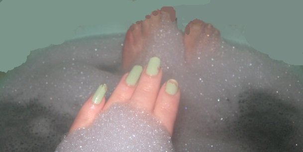 exxxsisst's tweet photo. Fingers &amp; toes &amp; bath bubbles 🛀 #bathtime 
#bathbubbles #feet #foambath #fingers https://t.co/pAOve2VzKx