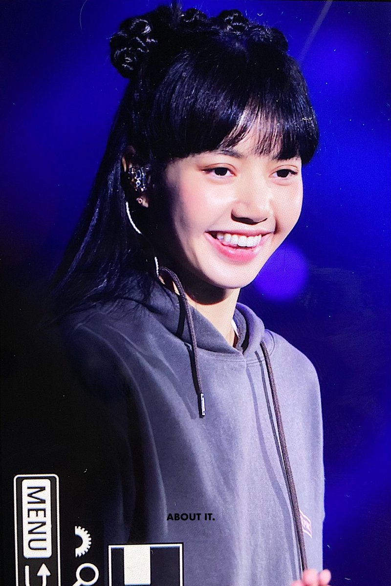 aboutit970327's tweet photo. 221016 오늘도 화이팅!
#BLACKPINK  #LISA  
#블랙핑크  #리사 https://t.co/mFAGlnuci7
