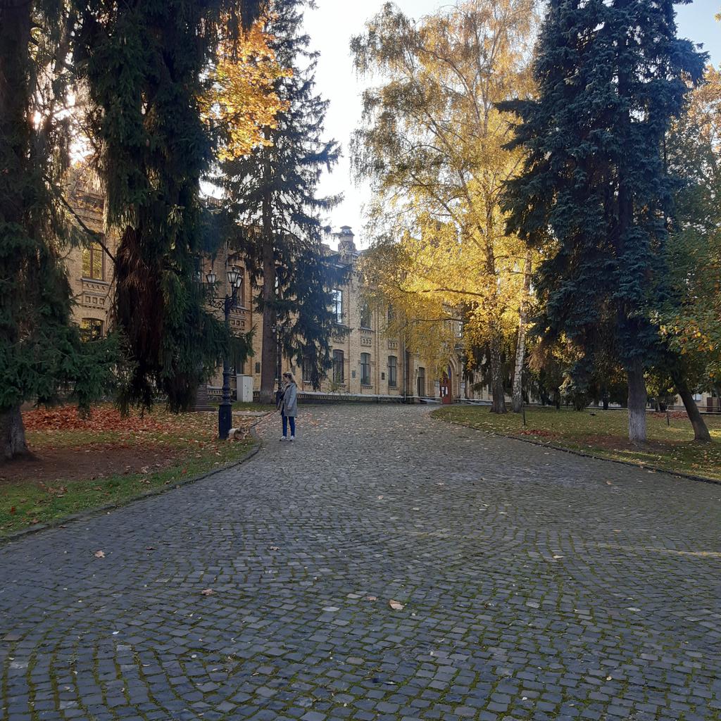 AxelPhuket's tweet photo. Autumn in Kyiv 🇺🇦. https://t.co/LccnoctDwo
