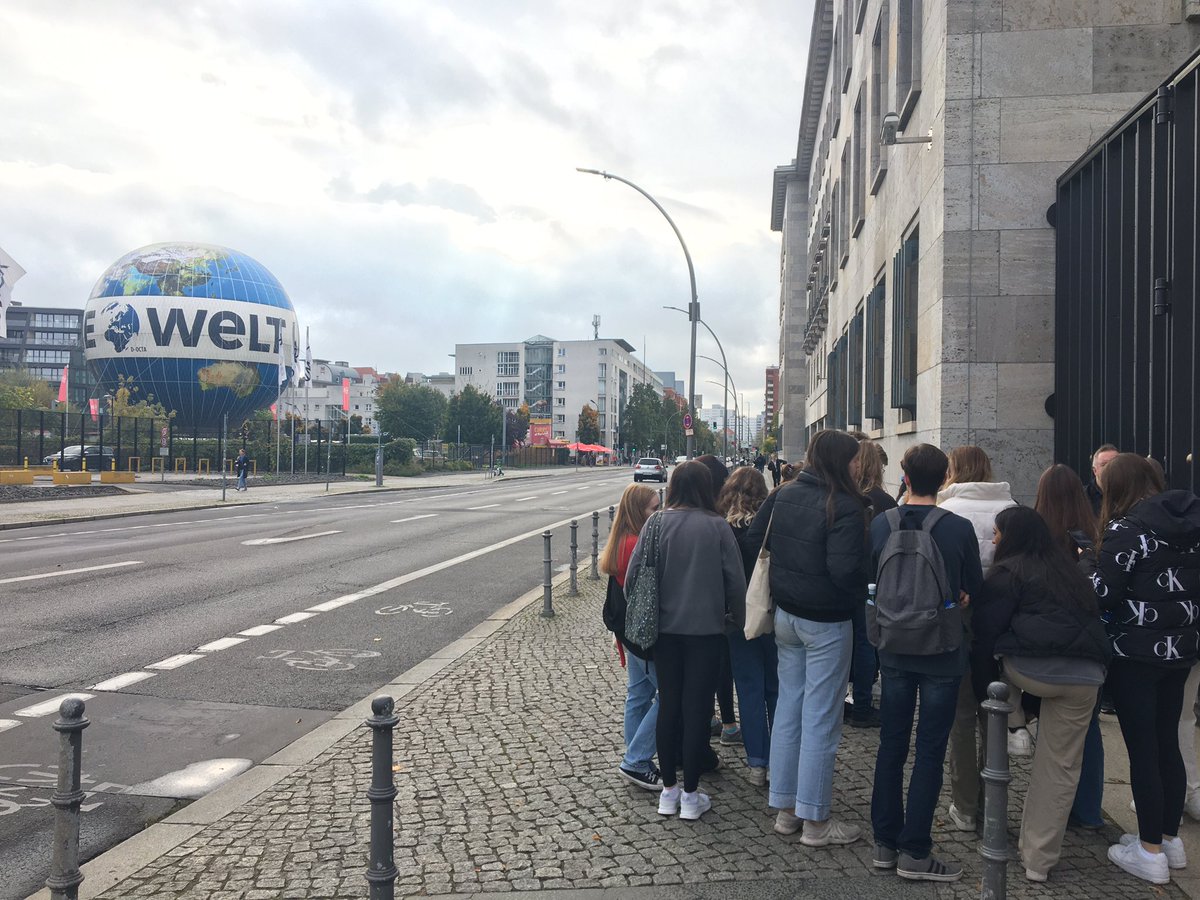 KingsMacHistory's tweet photo. A few more photos from yesterday’s excellent walking tour! Memorial to the Murdered Jews of Europe, the Berlin Wall, Brandenburg Gate &amp; more! @TCBCSchoolTours #KingsMacBerlin22 https://t.co/CjLnFagENW