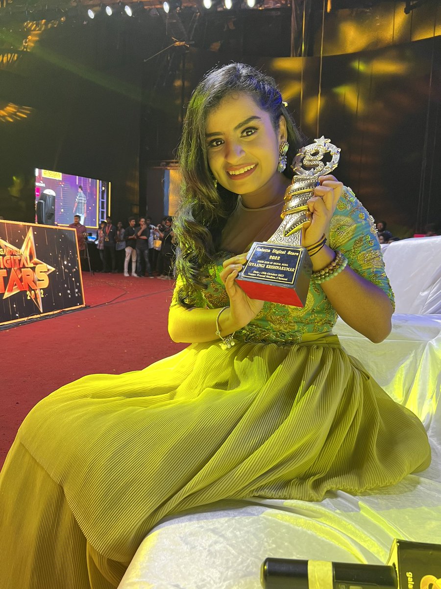 sivaangi_k's tweet photo. “Youth Icon of Digital “ ❤️ from @galattadotcom .  Thankyou God , my dear well wishers , family❤️🙏🏼 Makkale you made me win it. I owe this to you 🙏🏼 ❤️ feeling responsible  at the same time happy❤️ Lets connect even more and more through  music and love in Digital💚 https://t.co/2It53tbpDb