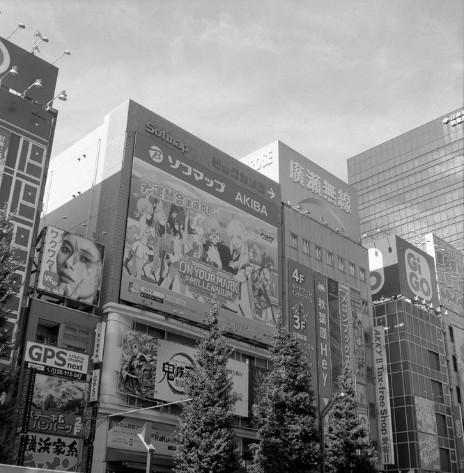 ローライコード
クセナー 75mm F3.5
fomapan200

3千円で拾ってきたローライコード、ちゃんと写るやん。 