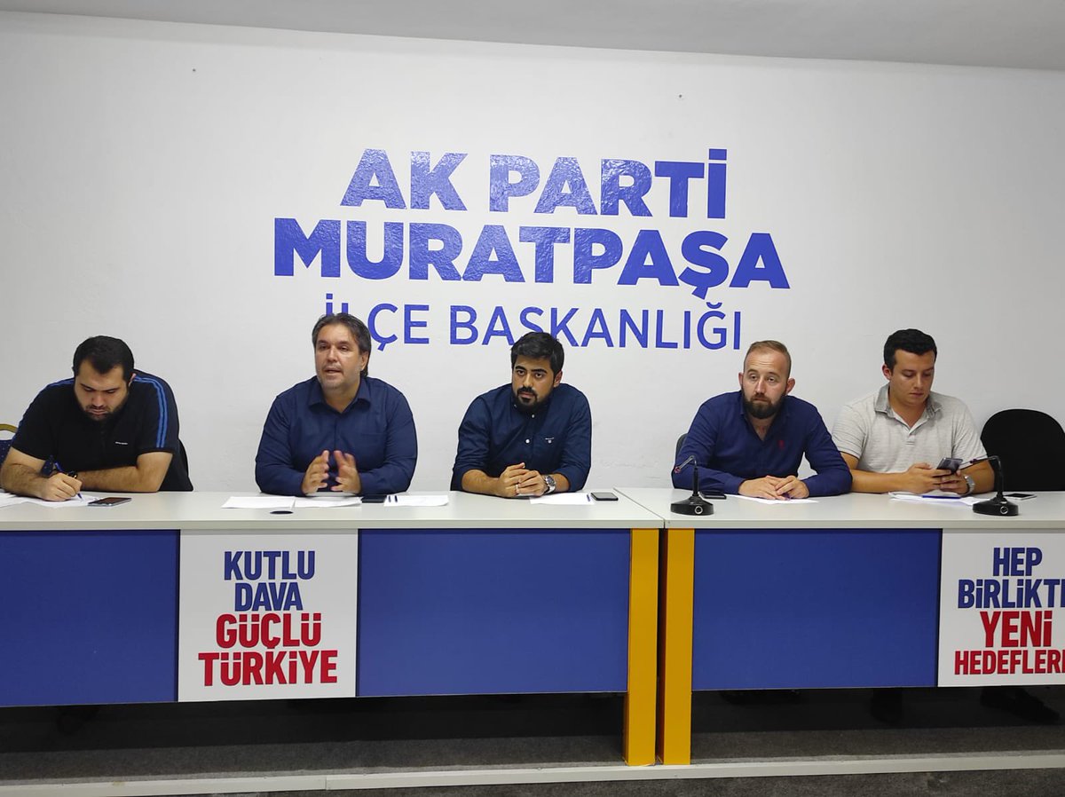 AK Parti Muratpaşa İlçe Gençlik Kolları Yönetim Kurulu toplantısına katıldım… 2023 seçimine dair yaptığımız çalışmalarımızı değerlendirdiğimiz güzel bir toplantı  gerçekleştirdik 🇹🇷 <a href="/ethemtas/">Av. İbrahim Ethem TAŞ 🇹🇷</a> @osmanulker07 <a href="/alibayramdogan/">Av. Ali Bayram DOĞAN 🇹🇷</a> <a href="/Batushn07/">Batuhan Şahin</a>