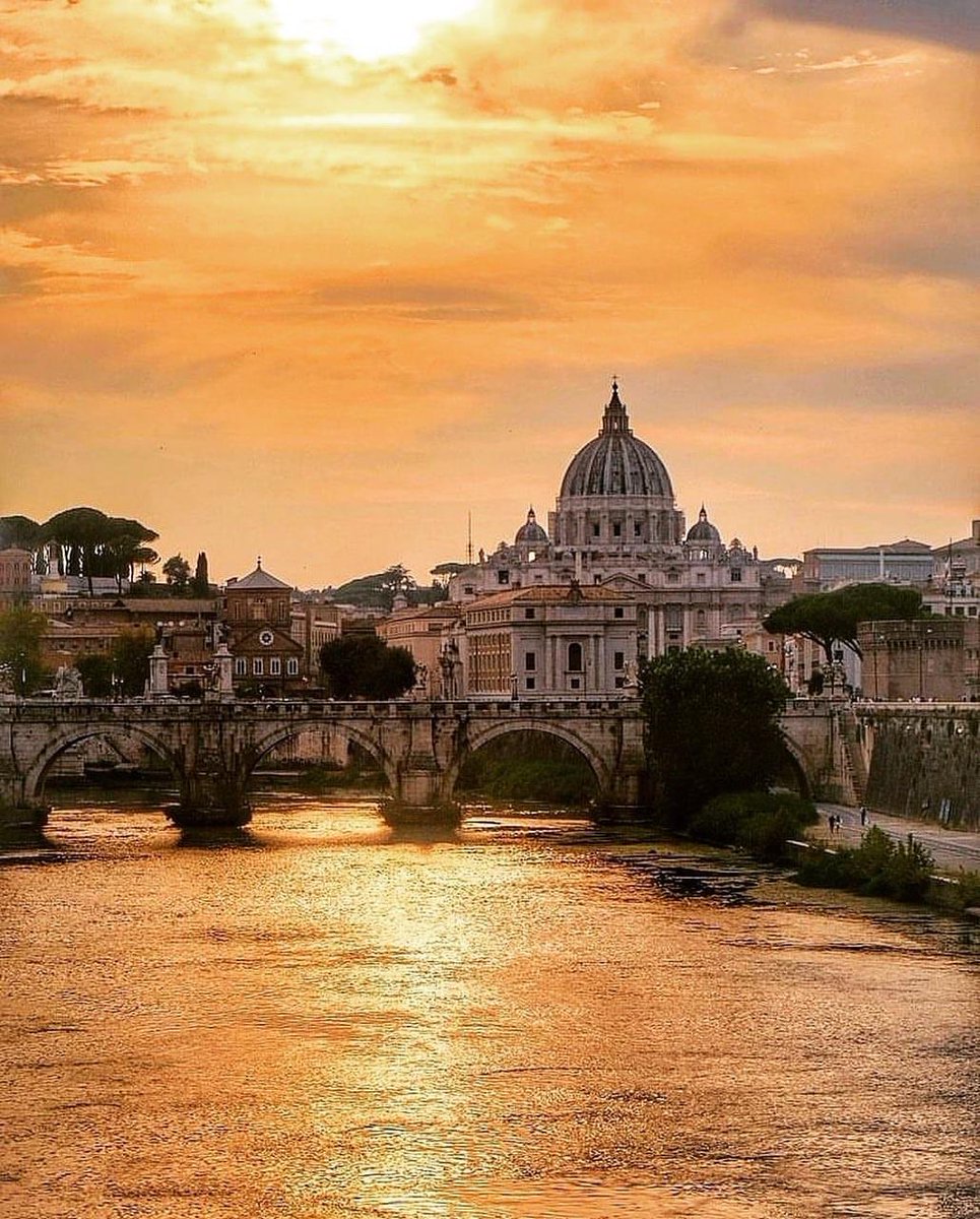 Love__Europe's tweet photo. The Saint Peter's #Basilica, #Vatican City, #Rome, #Italy 🇮🇹 
📸 Photo © by https://t.co/As4yEebKry 🙌 - Follow 👉 https://t.co/CLkgqssmx8 #Europe #European #streetphotography #travel #Wanderlust #beautifuldestinations https://t.co/3HnbKry9W0