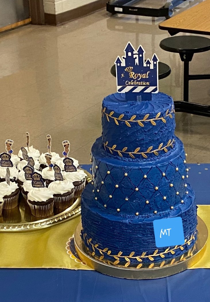 My Niece wanted a 3 tier cake for her baby shower. I told her girl bye when she asked. Then talking about I knew you loved me Auntie. 🙄😂