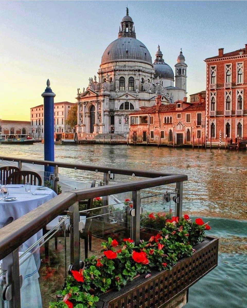 Love__Europe's tweet photo. Amazing view of #Venice, #Italy 🇮🇹 
📸 Photo © by https://t.co/341xVnfLud 🙌 - Follow 👉 https://t.co/CLkgqssmx8 #Europe #European #streetphotography #travel #Wanderlust #beautifuldestinations https://t.co/NXV1E8YKqV