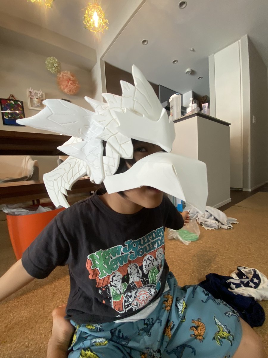 HandmadeDen's tweet photo. 保育園のハロウィンコンテストに向けてドラゴン（リオレウス）を作ってます。
生き物（？）を作るのは初めてで、やっぱり難しいですね、、 https://t.co/p3frgkUGqq